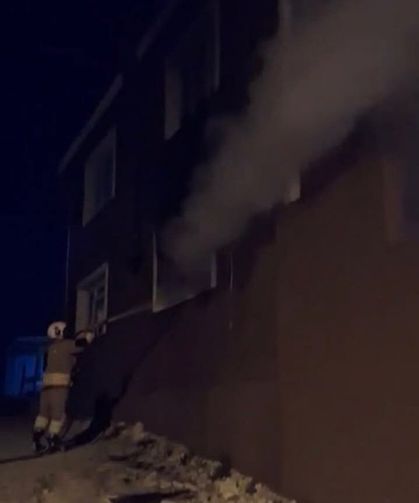 Altınözü'nde evden alevler yükseldi