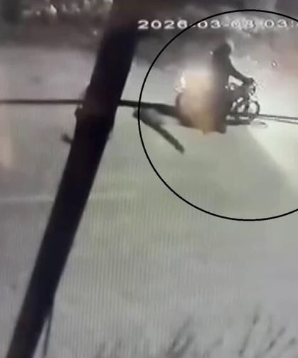 Motosikletle gelip, borçlusunun evine kurşun yağdırdı