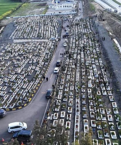 Deprem şehitliğinde hüzünlü bayram