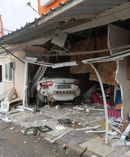 Otomobil prefabrik 3 iş yerlerinin içinden geçti