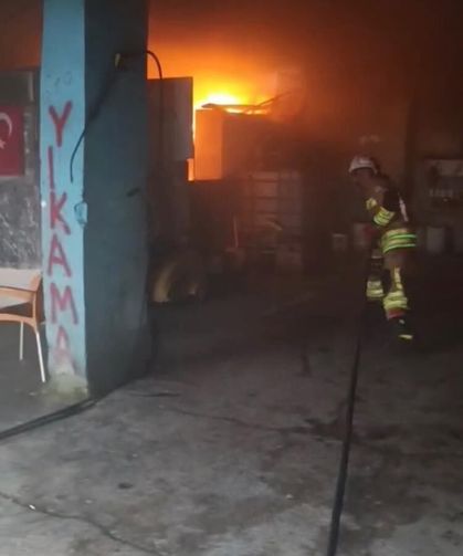 Reyhanlı'da iş yeri alevlere teslim oldu