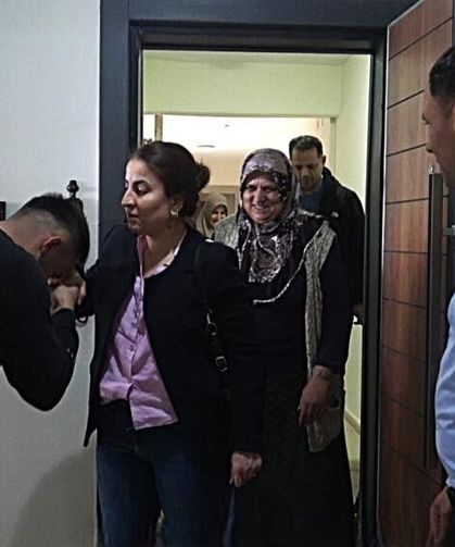 'Evsizlik kötü' diyen depremzede, bayramını ailesiyle TOKİ'deki yuvasında geçirdi