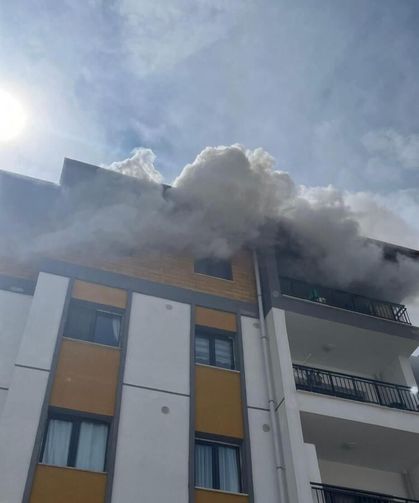 Antakya’da alevlere teslim olan ev kullanılmaz hale geldi