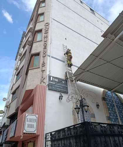 İpe dolanan kuş kurtarıldı