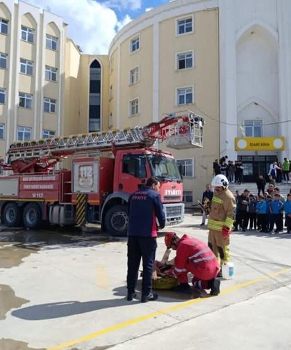 Antakya’da öğrencilere yangın eğitimi verildi