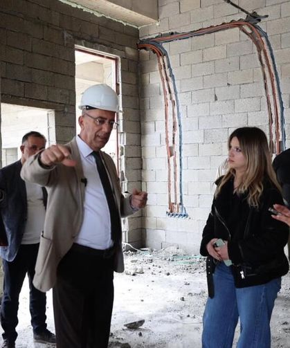 Başkan Yapar, Akasya Mahallesinde yapımı devam eden sosyal tesisi inceledi