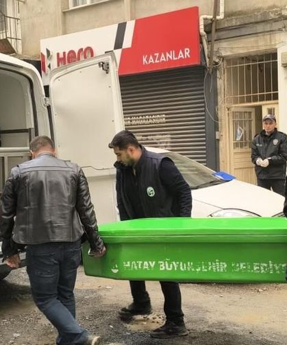 Yaşlı adam yalnız yaşadığı evde bıçaklanarak öldürüldü