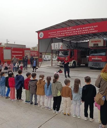 İlkokul öğrencilerinden itfaiye istasyonuna ziyaret