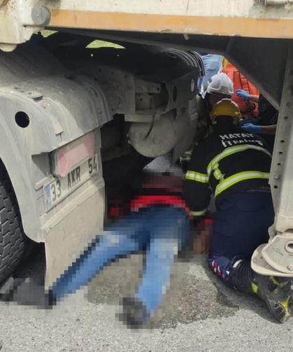 Tır şoförü, kendi tırını tamir ettiği esnada aracın altında ezilerek can verdi