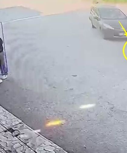 Karşıya geçmeye çalışan kadına otomobil çarptı