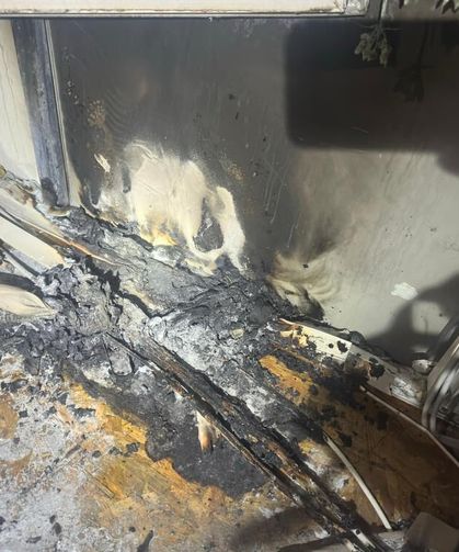 İskenderun'da konteyner yangınında 2 kişi dumandan etkilendi