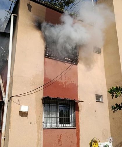 Dörtyol’da apartman dairesi alevlere teslim oldu