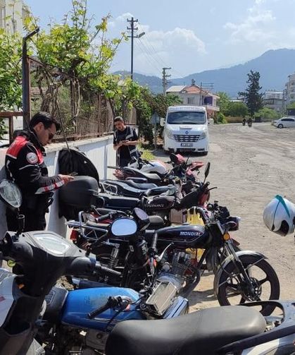 Motosiklet tamircileri ile yedek parça satıcıları denetlendi