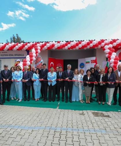 Depremin ardından inşa edilen 232'inci okulun açılışı gerçekleştirildi