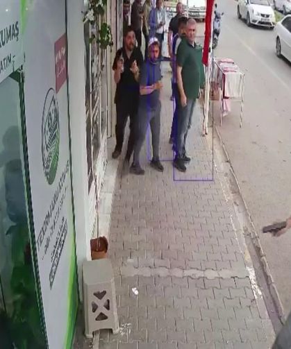 Silahla döviz bürosunu bastı
