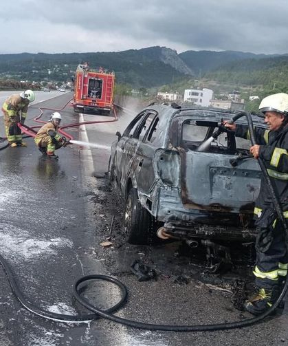 Alevlere teslim olan otomobil kullanılamaz hale geldi