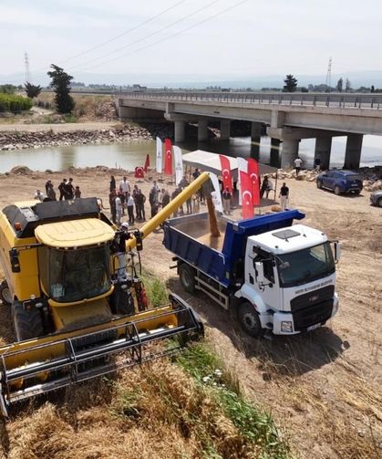 Hatay’da "her tohum bir gıda" projesinde ekilen buğday hasat edildi