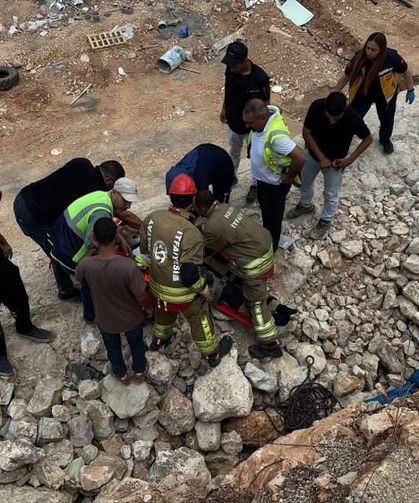 Kayalıklardan düşen işçi yaralandı