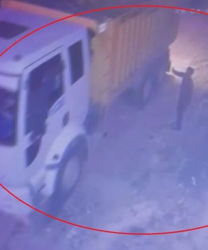 Arazisine moloz döken kamyonları kamerayla yakaladı