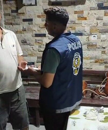 Kaybettiği emekli maaşından umudu kesen vatandaşın parasını polis sahibine ulaştırdı