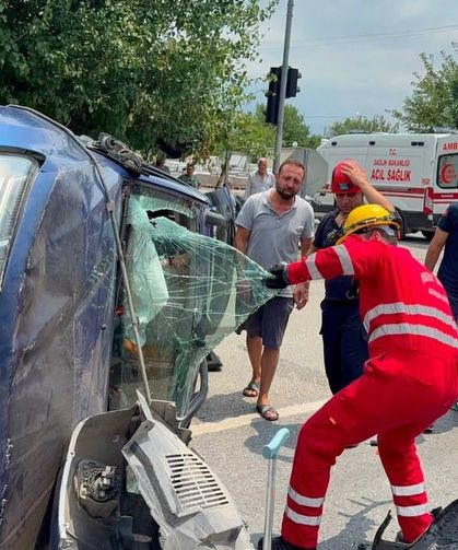 Takla atan otomobilin sürücüsü yaralandı