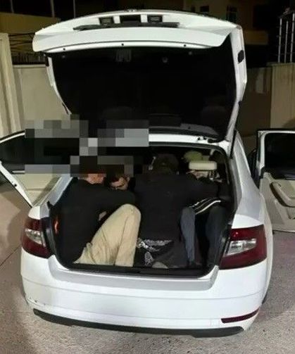 Bagajına 3 kişi bindirdiği otomobile 9 göçmen sığdıran insan tacirine 102 bin TL ceza