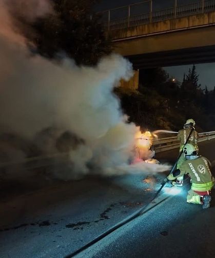 İskenderun’da motosiklet alevlere teslim oldu