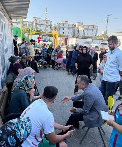 Kaymakam Akdaş, konteyner kentte yaşayan vatandaşlarla bir araya geldi