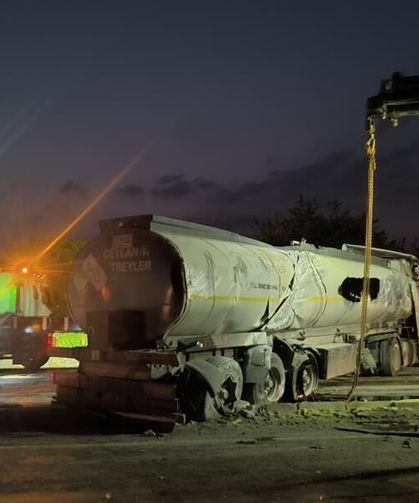 Yakıt yüklü tanker devrildi