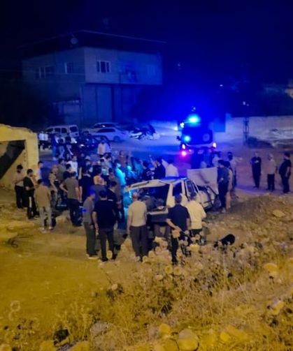 Tır sürücüsü metrelerce fren yapsa da 5 kişinin yaralandığı kazayı önleyemedi