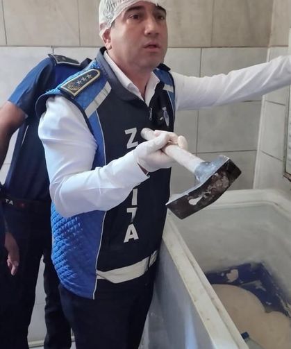 Fare dışkısından ve böcekten geçilmeyen fırındaki dondurucudan paslı keser çıktı