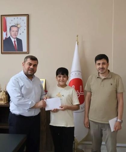 Hatay'da "Yaz Kur’an Kursu Hikâyem" yarışmasında dereceye giren öğrenciler ödüllendirildi