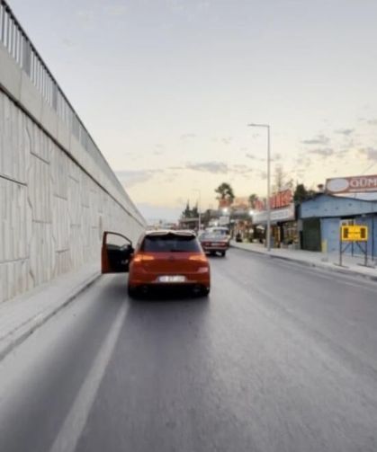 Aracına çarpılacağını anlayarak kaza anını kaydetti