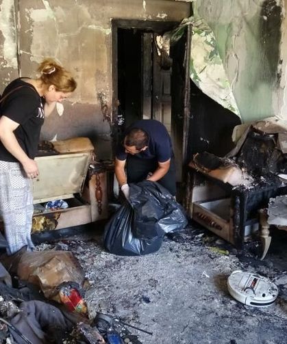 Alevlere teslim olan evde anne ve oğlu yanarak yaralandı