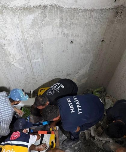 Defne’de asansör boşluğuna düşen işçi yaralandı