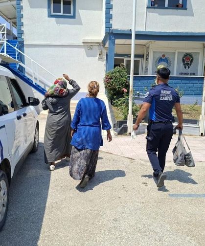 Trafik ışıklarındaki dilenciler, zabıtayla karşılaşınca arkalarına bakmadan kaçtılar