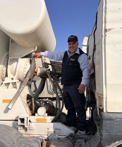 Kumrunun yuva yaptığı beton mikserini, dağılmasın diye 1 aydır çalıştırmıyorlar