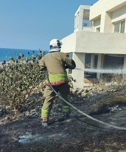 Arsuz’da otluk alan yangını kontrol altına alındı