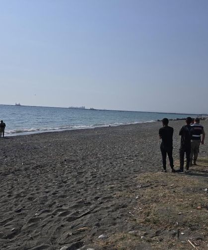 Vatandaşların Akdeniz'de ceset gördük ihbarı ekipleri harekete geçirdi