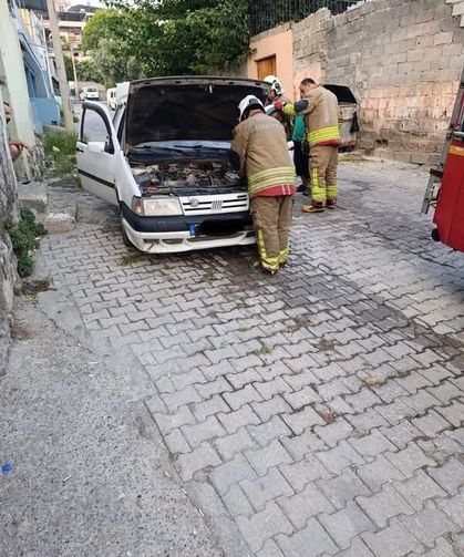 İskenderun’da otomobilde yangın çıktı