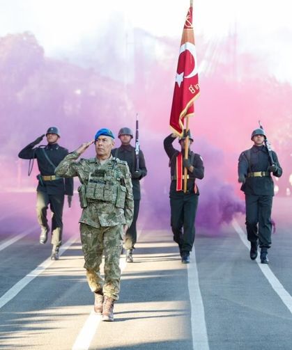 8'inci Komando Tugay Komutanlığı'nda sancak ve komuta devir teslim töreni düzenlendi