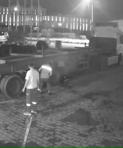 45 günlük evli çiftin yaralandığı kaza kamerada