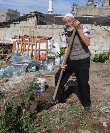 90 yaşındaki adam, yetiştirdiği ürünleri hayrına dağıtıyor