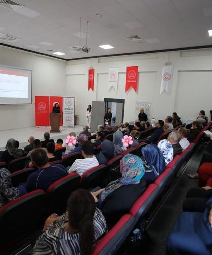 Koruyucu ailelere çocuklarla iletişim eğitimi verildi