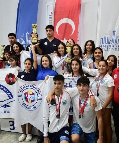 Antakya'da düzenlenen 2. Kamil Köseoğlu yüzme turnuvası düzenlendi