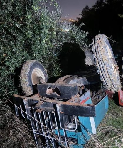 Altınözü’nde ters dönen traktörün altında kalan sürücü yaralandı