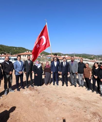 Vali Masatlı, Kışlak Mahallesi'nde al bayrakla karşılandı