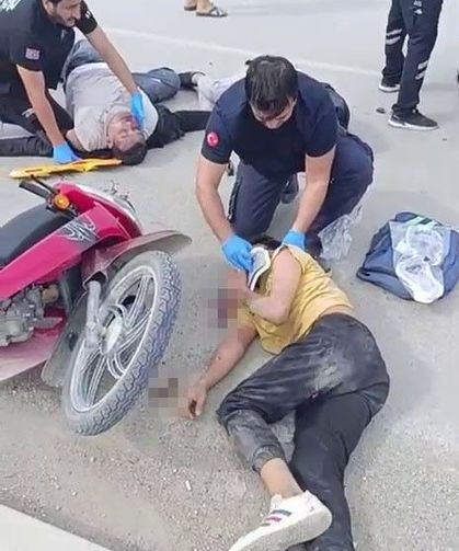 Tırla çarpışan motosikletteki 3 genç yaralandı