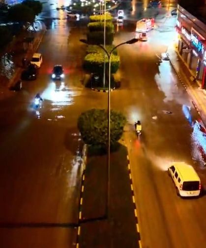 İskenderun'da yağış sonrası oluşan su birikintileri giderildi