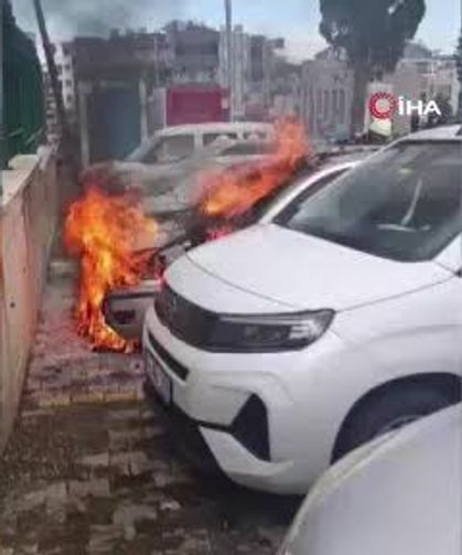 Hastane otoparkında korku dolu anlar, otomobil alevlere teslim oldu
